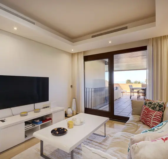 Middle floor apartment R5142685