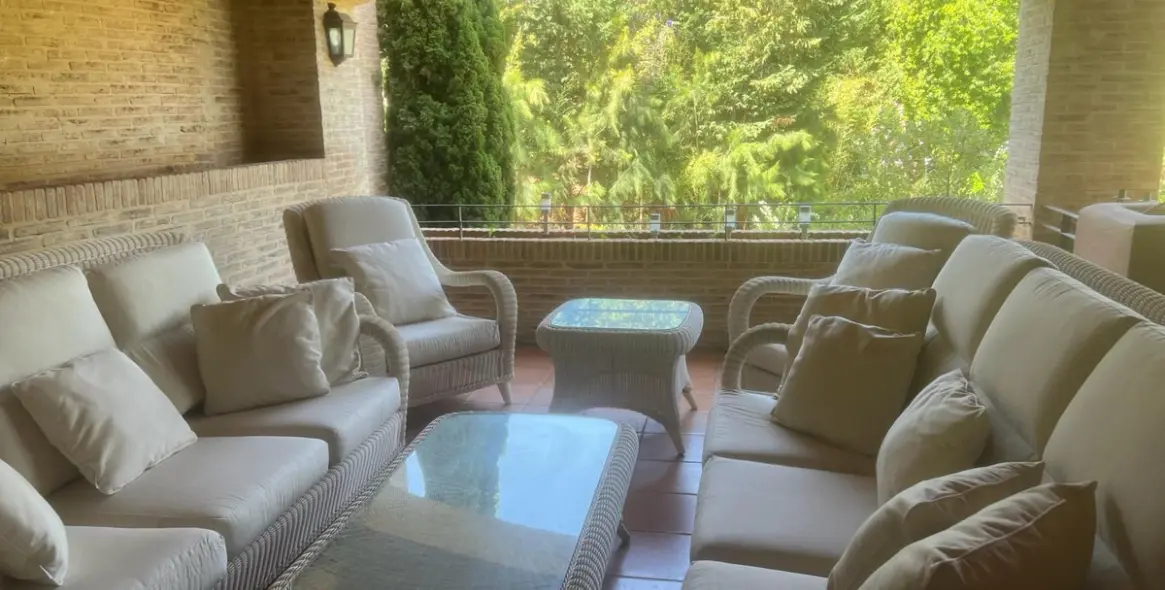 Sale of middle floor apartment in Guadalmina Baja 2