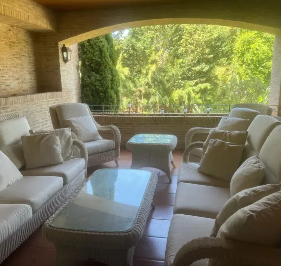 Продажа апартаментов на среднем этаже в Guadalmina Baja