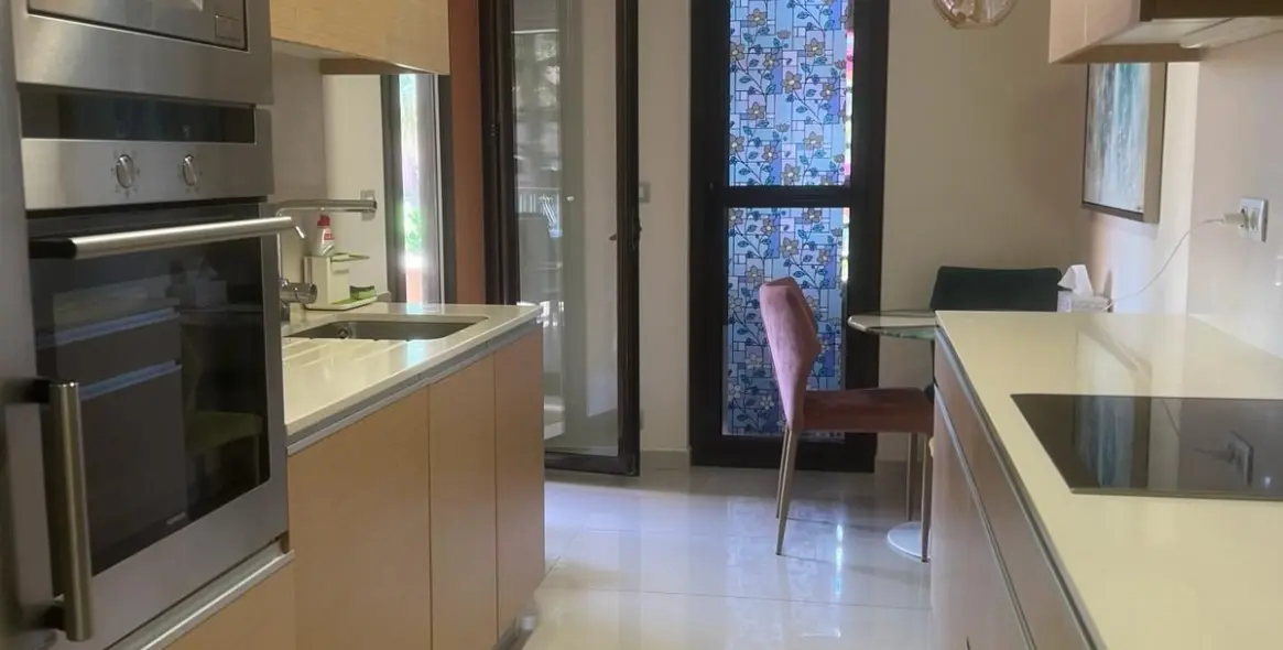 Sale of middle floor apartment in Guadalmina Baja 11