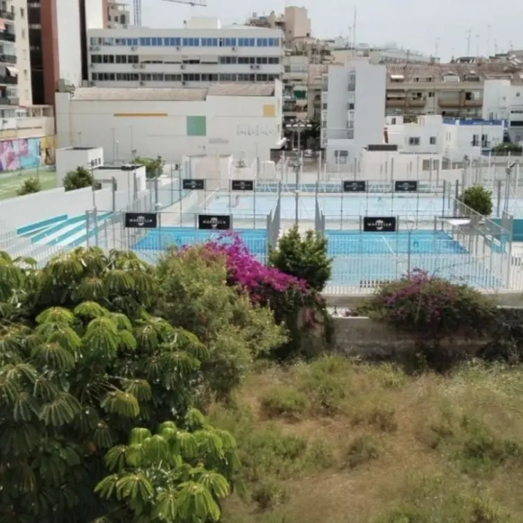 Venta de apartamento en planta media en Marbella