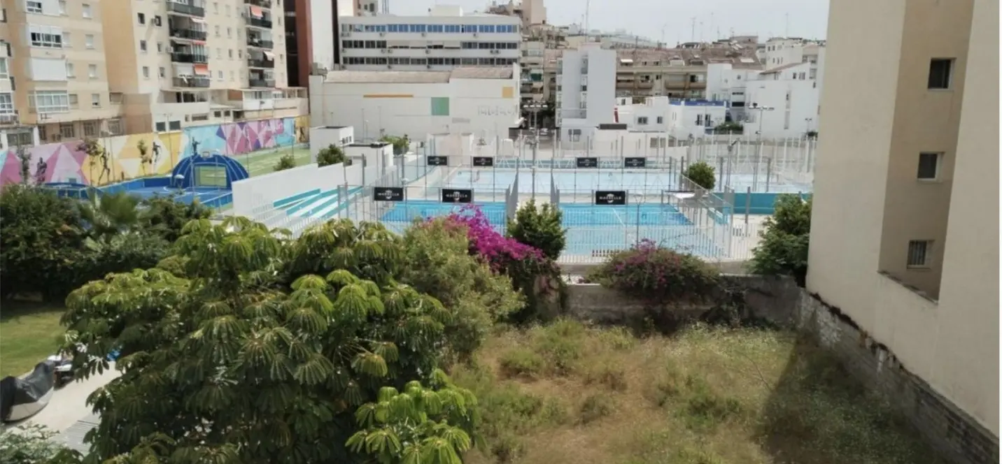 Venta de apartamento en planta media en Marbella 0