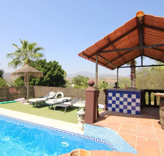 Detached villa R5146741