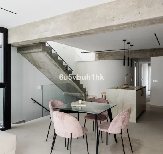 Таунхаус R5168527