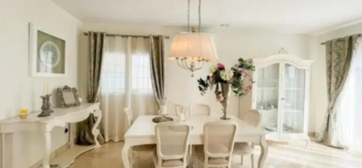 Продажа  отдельно стоящей виллы в San Roque 1