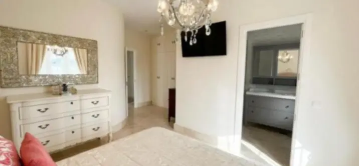 Продажа  отдельно стоящей виллы в San Roque 2