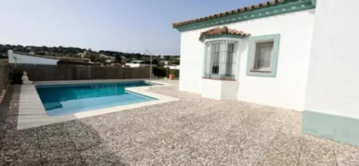 Продажа  отдельно стоящей виллы в San Roque 3