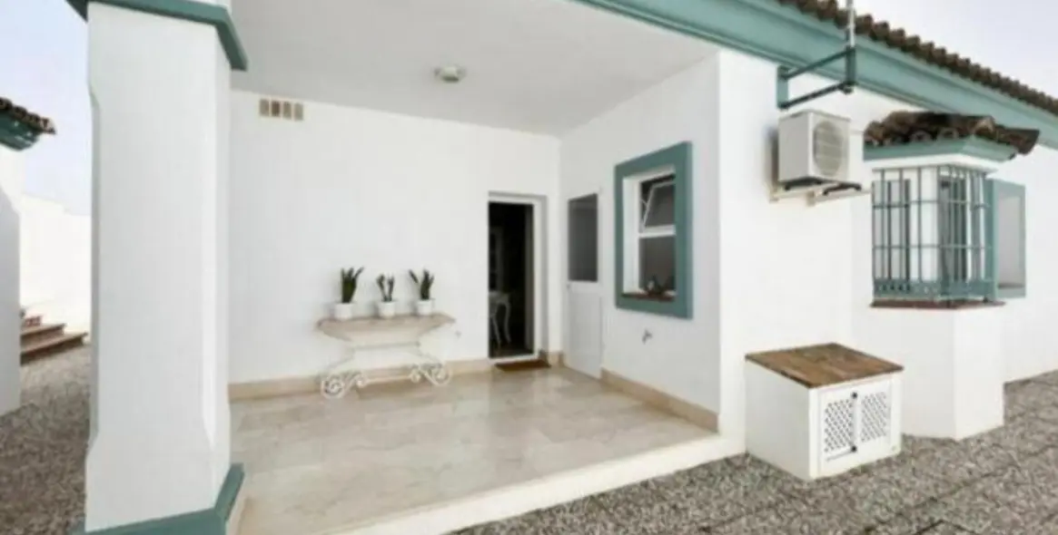 Продажа  отдельно стоящей виллы в San Roque 5