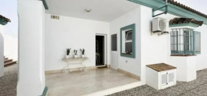 Продажа  отдельно стоящей виллы в San Roque 4