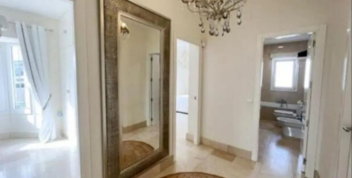 Продажа  отдельно стоящей виллы в San Roque 7