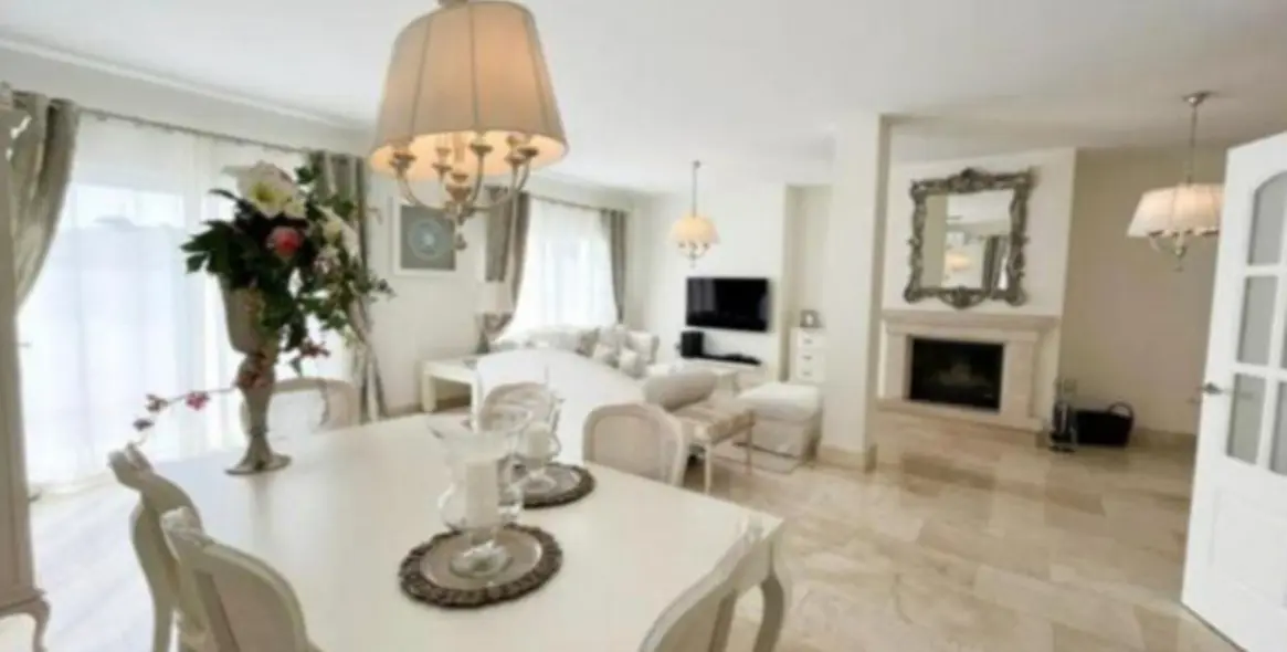 Продажа  отдельно стоящей виллы в San Roque 8