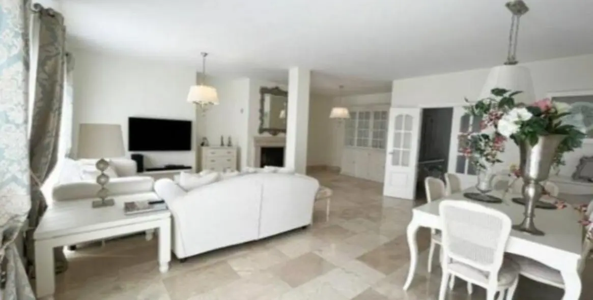 Продажа  отдельно стоящей виллы в San Roque 9