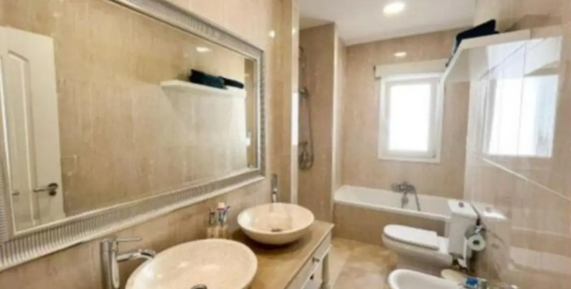 Продажа  отдельно стоящей виллы в San Roque 13