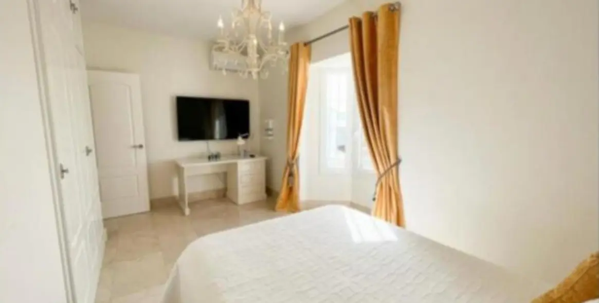 Продажа  отдельно стоящей виллы в San Roque 14