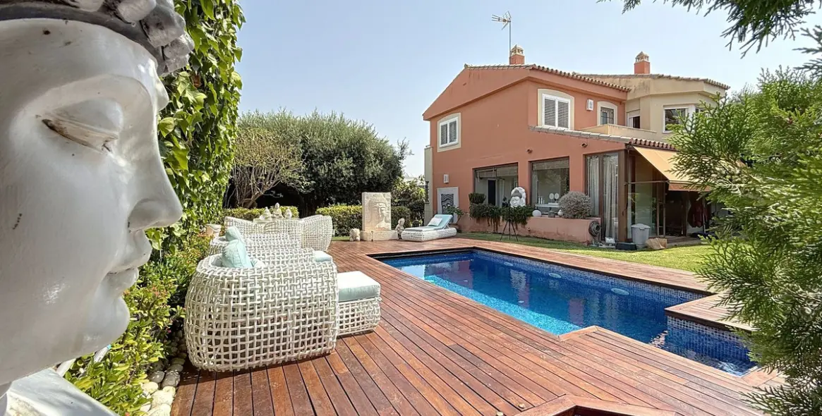 Sale of detached villa in Torre del Mar 1