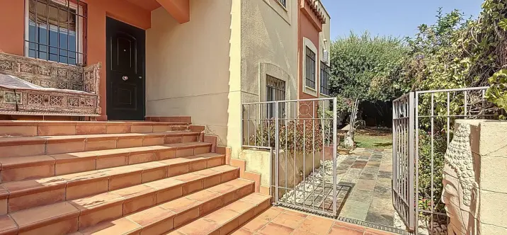 Detached villa R5138023 1