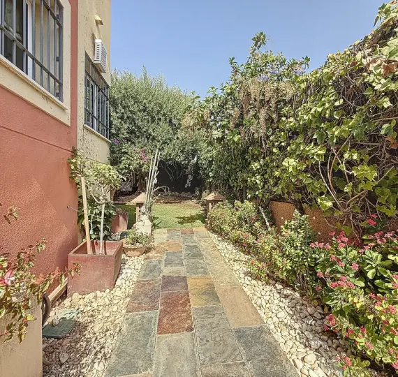 Detached villa R5138023