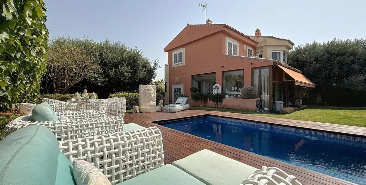 Продажа  отдельно стоящей виллы в Torre del Mar 24