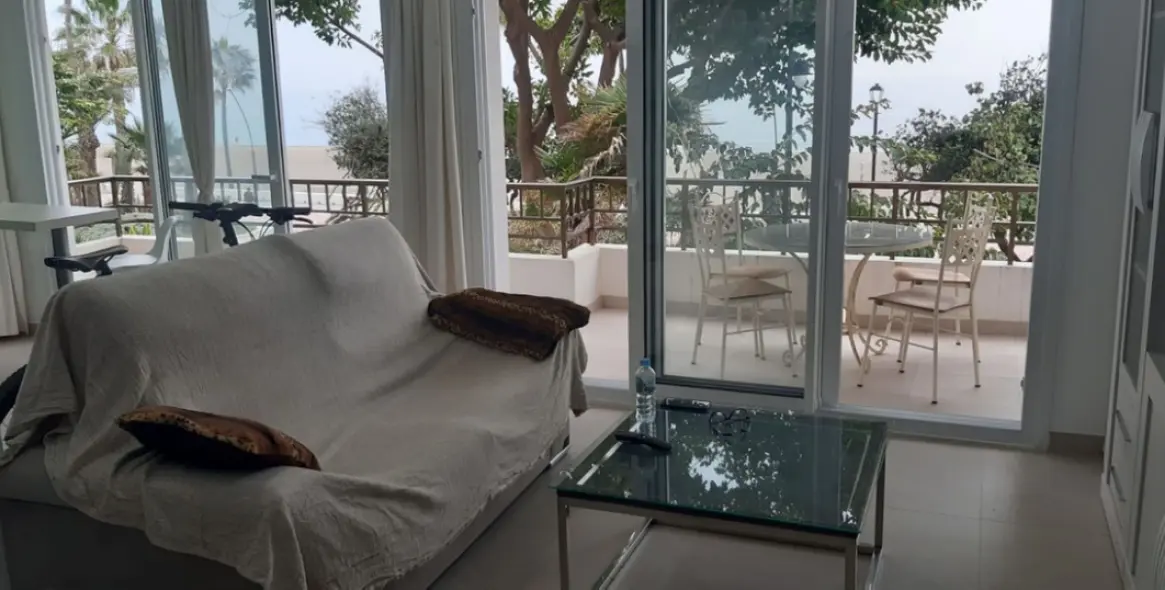 Sale of middle floor apartment in Estepona 3