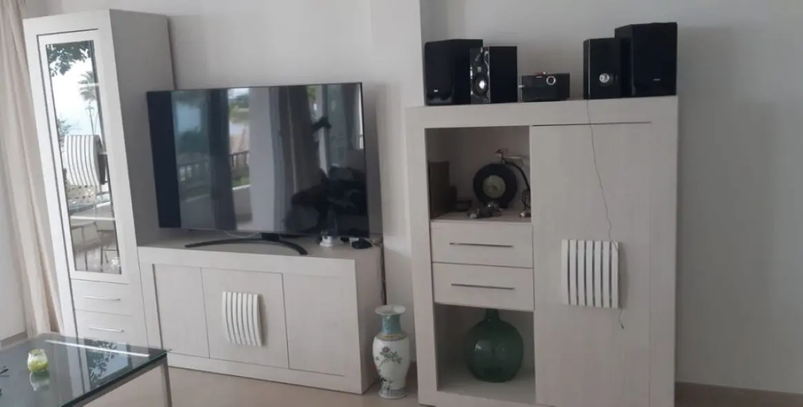 Sale of middle floor apartment in Estepona 4