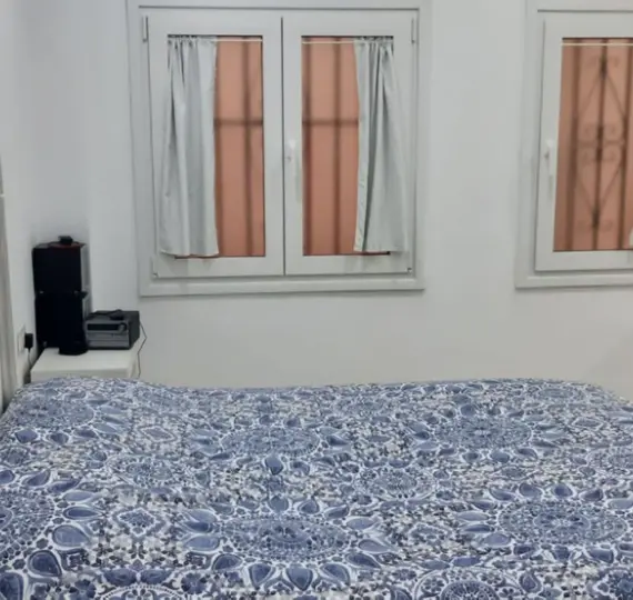 Sale of middle floor apartment in Estepona