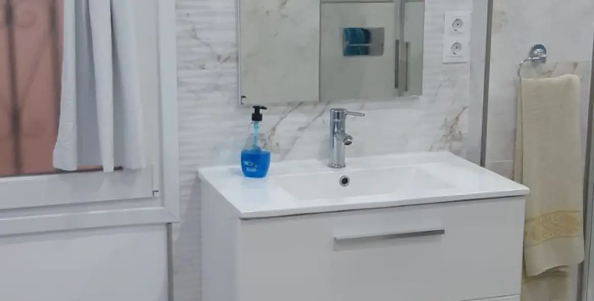 Sale of middle floor apartment in Estepona 11