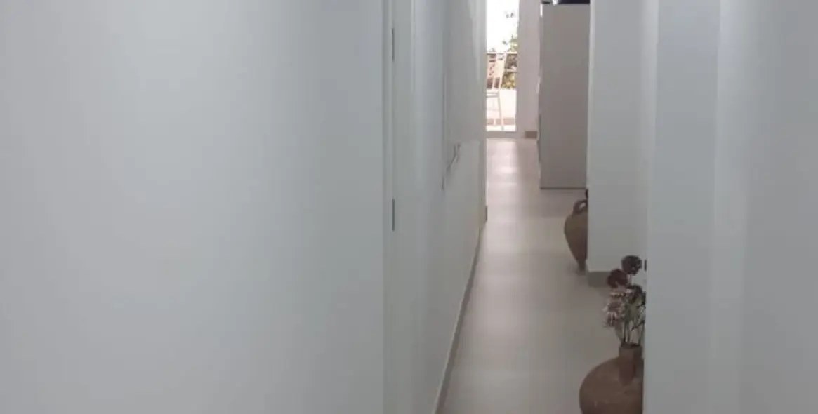 Продажа апартаментов на среднем этаже в Estepona 30