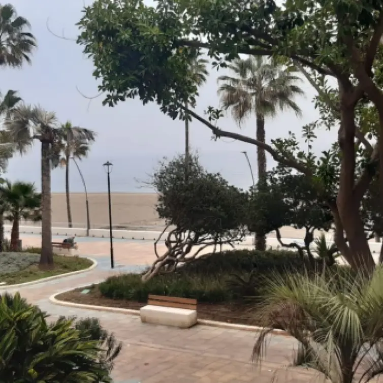 Venta de apartamento en planta media en Estepona