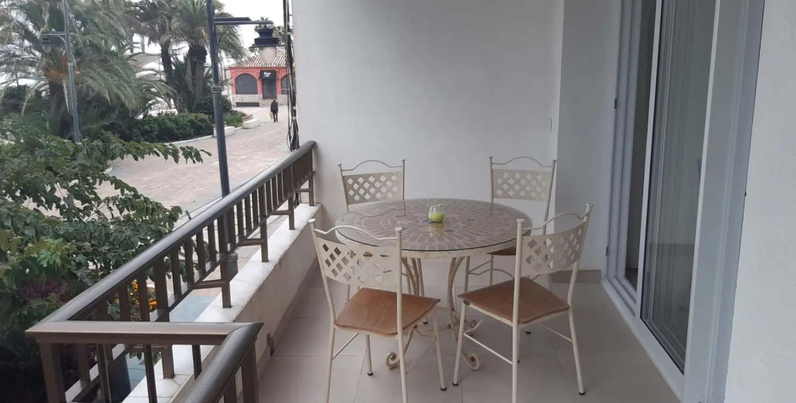 Sale of middle floor apartment in Estepona 2