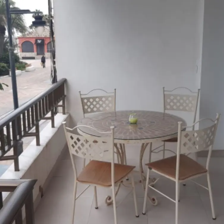 Venta de apartamento en planta media en Estepona