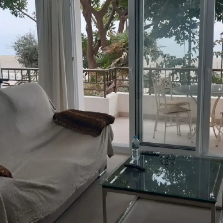 Venta de apartamento en planta media en Estepona