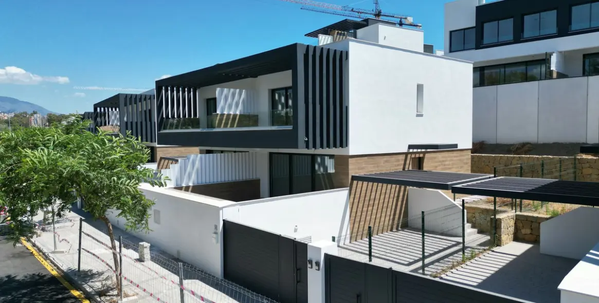 Sale of semi-detached house in Estepona 1