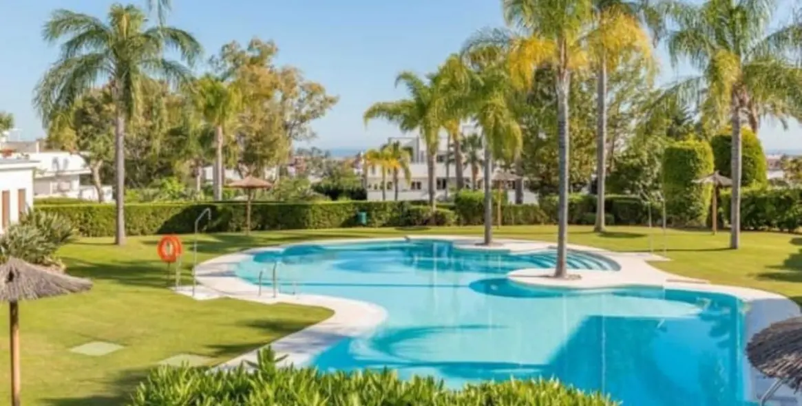 Sale of penthouse in Nueva Andalucía 1