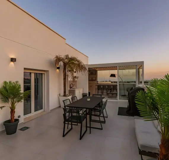 Sale of penthouse in Nueva Andalucía