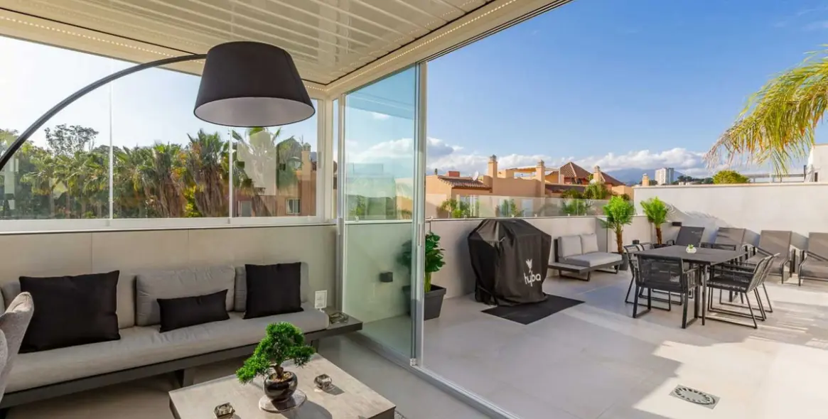 Sale of penthouse in Nueva Andalucía 13