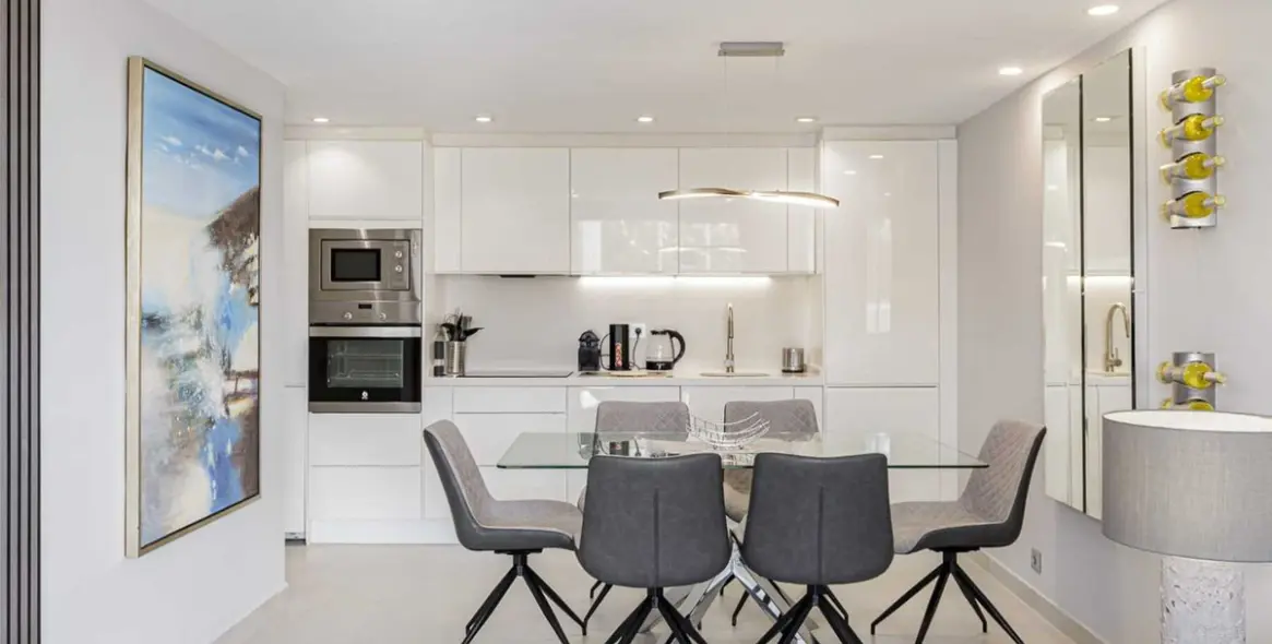 Sale of penthouse in Nueva Andalucía 14