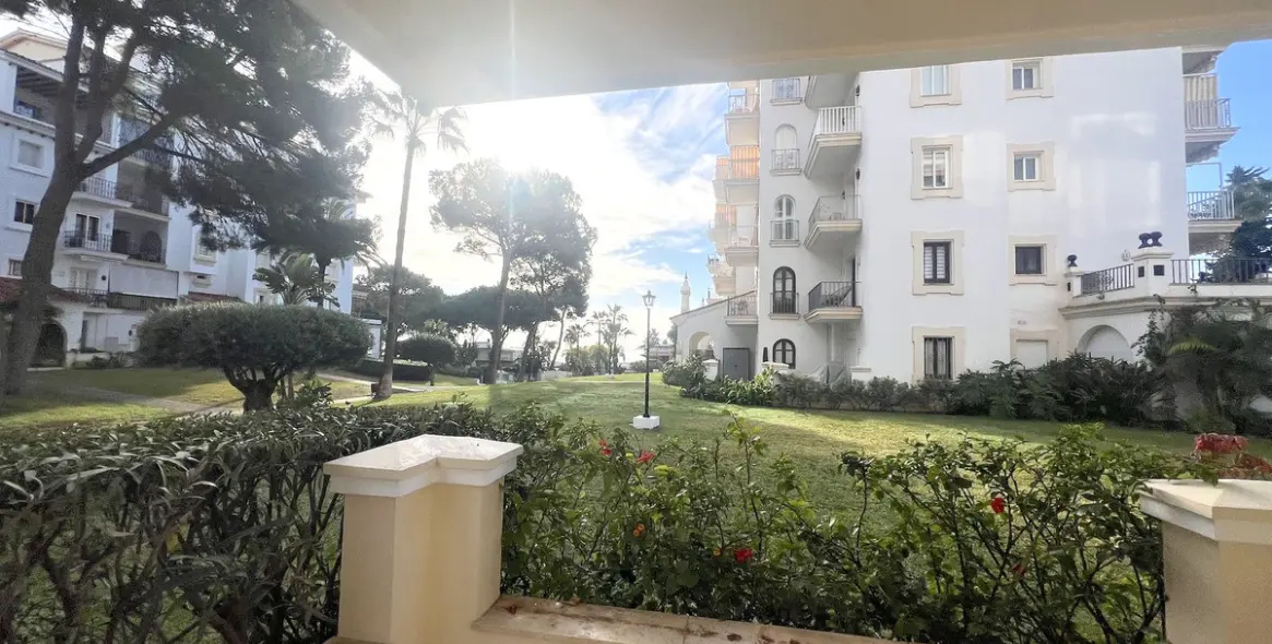 Продажа апартаментов на первом этаже в Puerto Banús 13