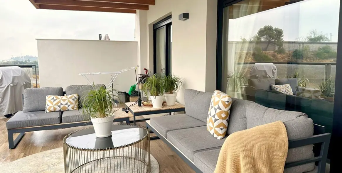 Sale of middle floor apartment in Nueva Andalucía 1