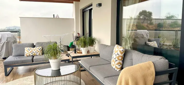 Sale of middle floor apartment in Nueva Andalucía 0