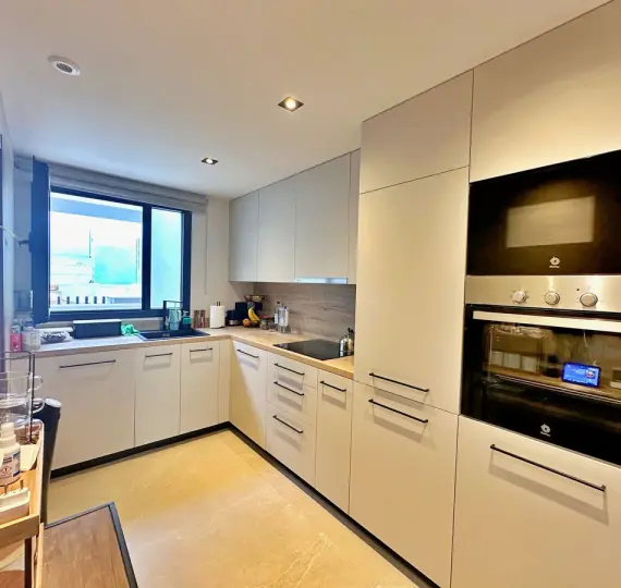 Sale of middle floor apartment in Nueva Andalucía