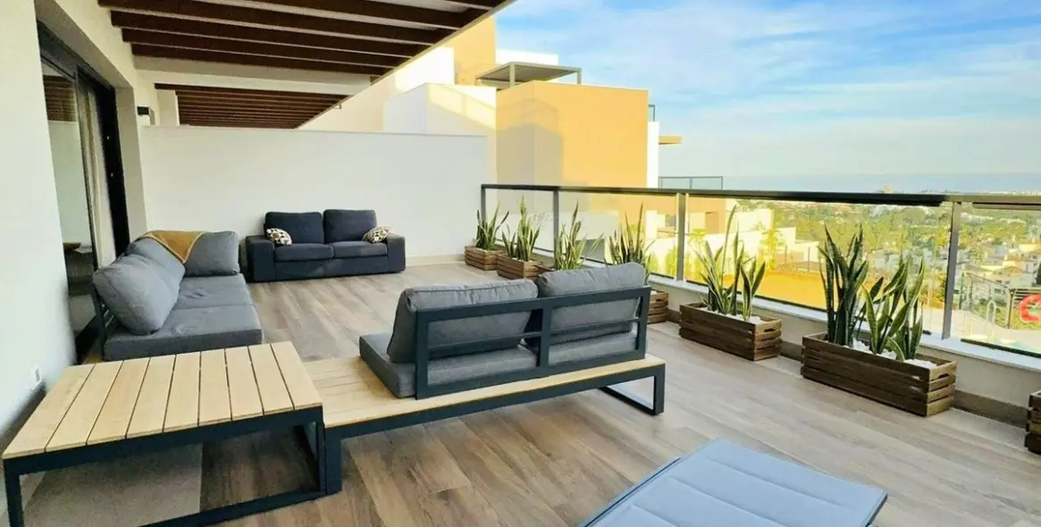 Sale of middle floor apartment in Nueva Andalucía 8