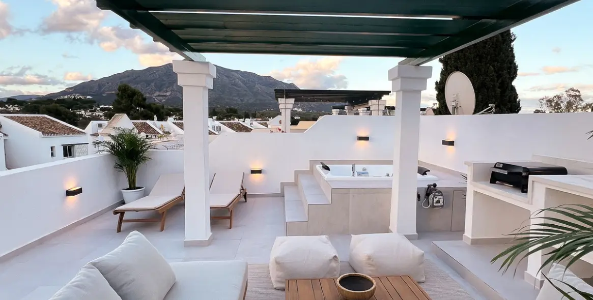 Sale of penthouse duplex in Nueva Andalucía 1