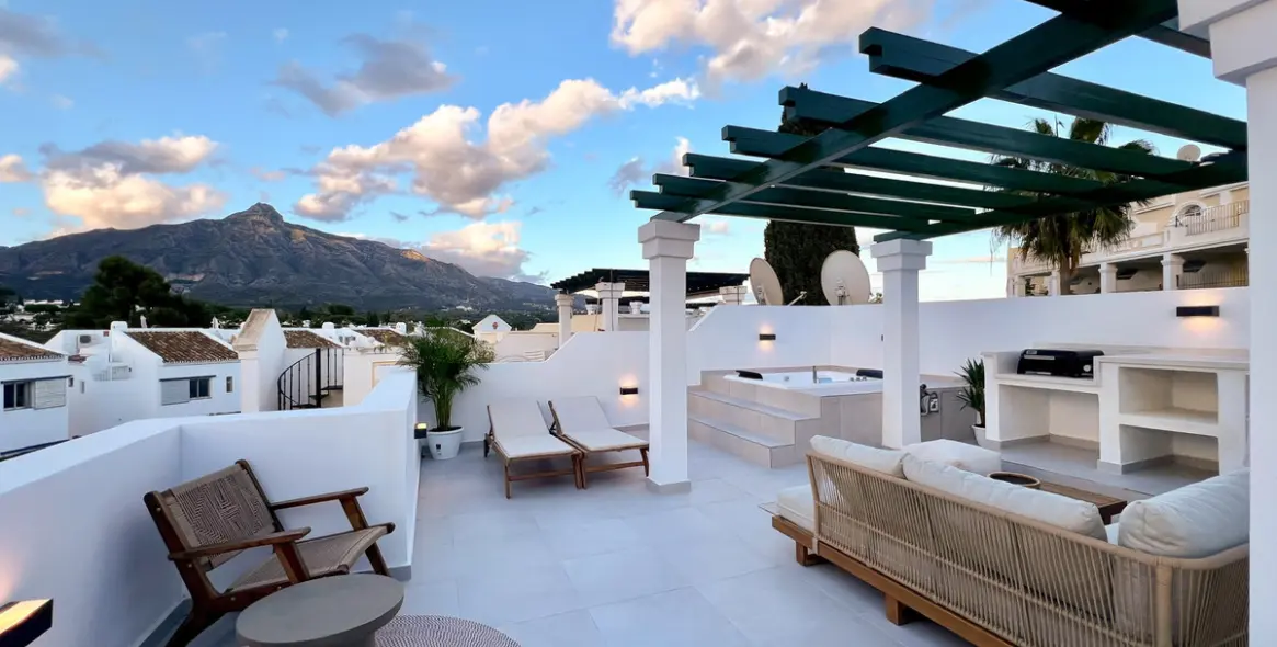 Sale of penthouse duplex in Nueva Andalucía 9