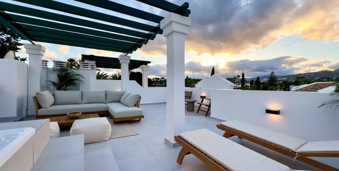 Sale of penthouse duplex in Nueva Andalucía 12