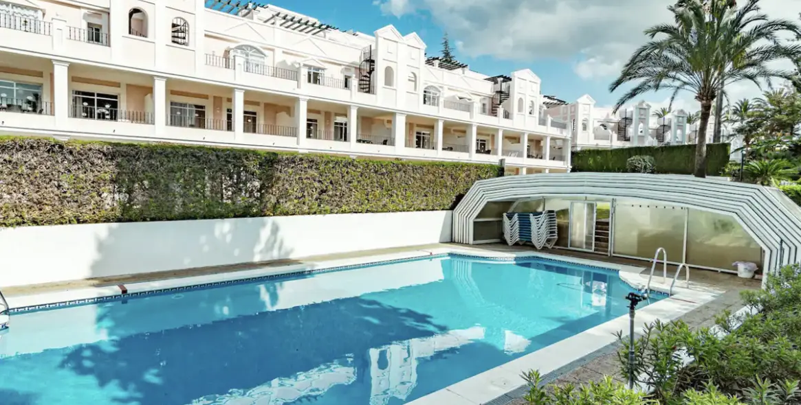 Venta de ático dúplex en Nueva Andalucía 28