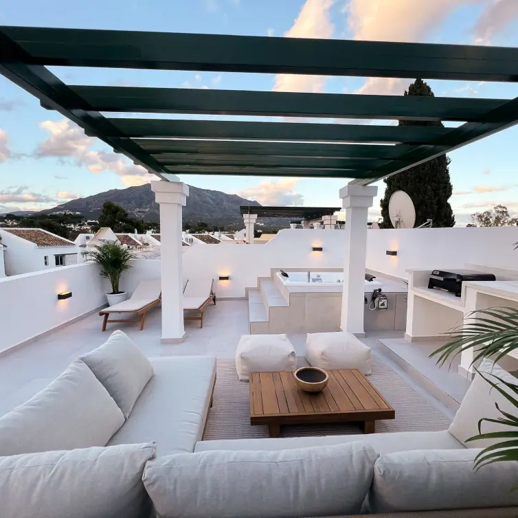 Sale of penthouse duplex in Nueva Andalucía