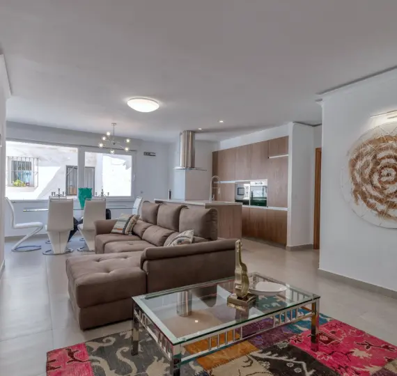Sale of middle floor apartment in Puerto Banús