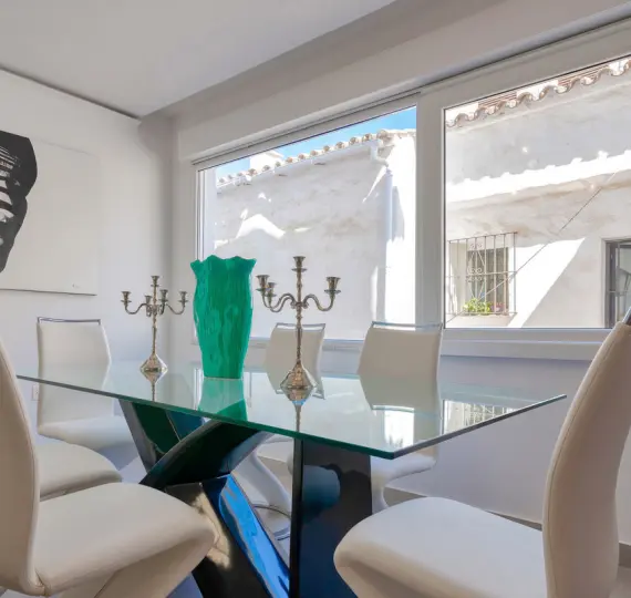 Sale of middle floor apartment in Puerto Banús