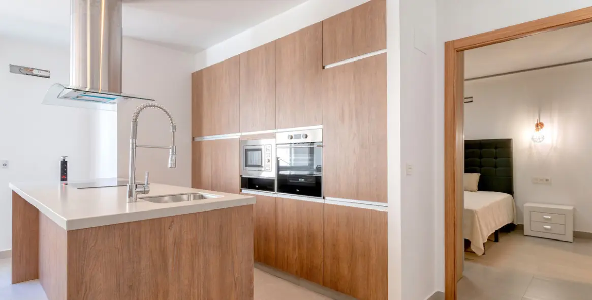 Sale of middle floor apartment in Puerto Banús 5