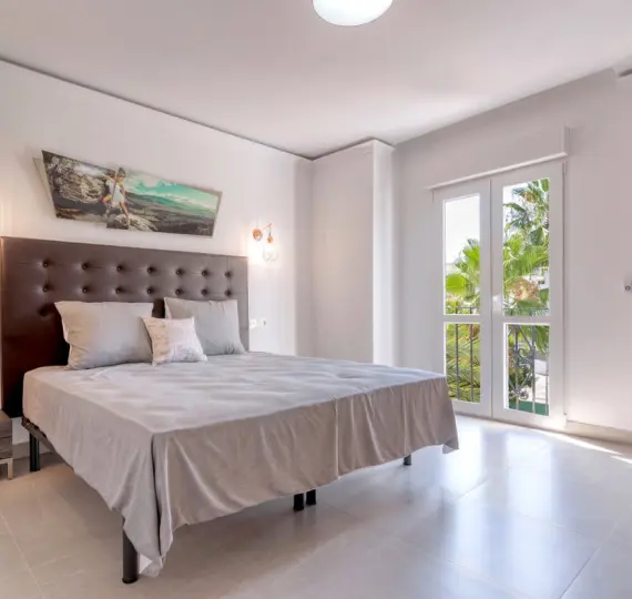 Sale of middle floor apartment in Puerto Banús